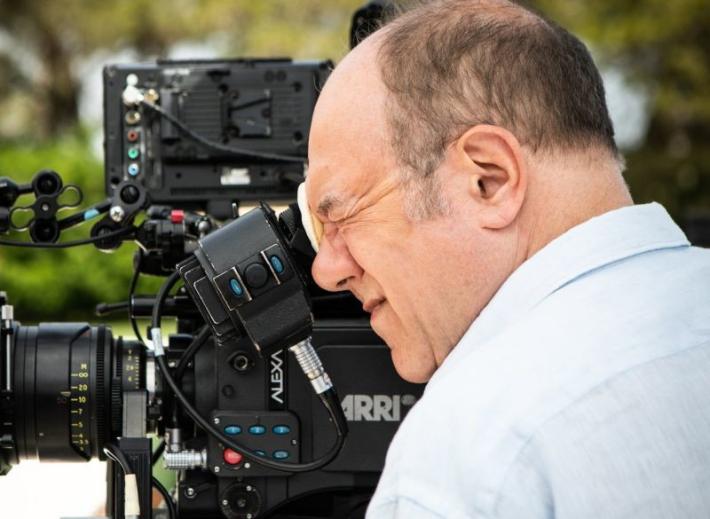 Torna Carlo Verdone, dal 27 febbraio "si vive una volta sola"