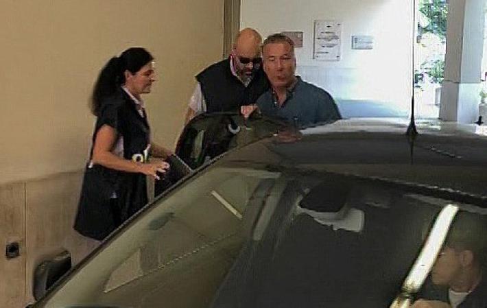 Finito l'interrogatorio di Pesci (e Aniyem): "Non sono uno stupratore, lei era consenziente"