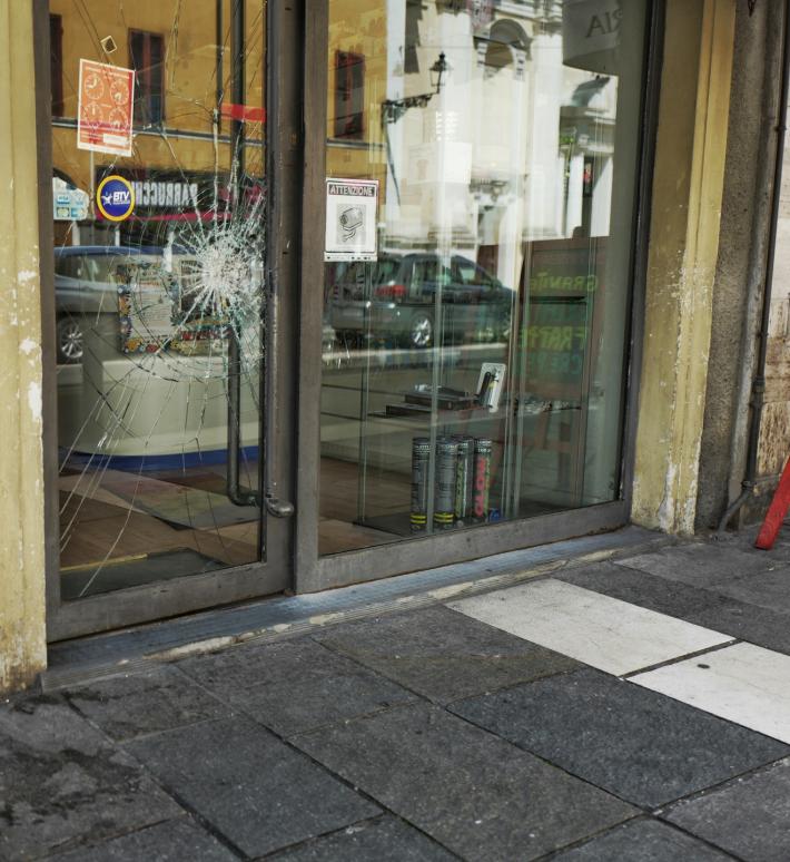 Tentata spaccata in via D'Azeglio 