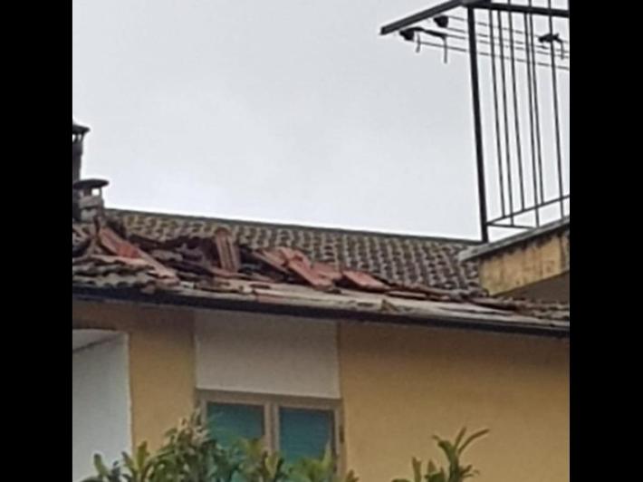 Tromba d'aria in Versilia, danni ai tetti