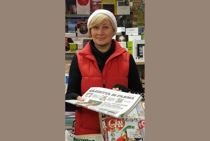 Gli auguri dell'edicolante Marina ai lettori