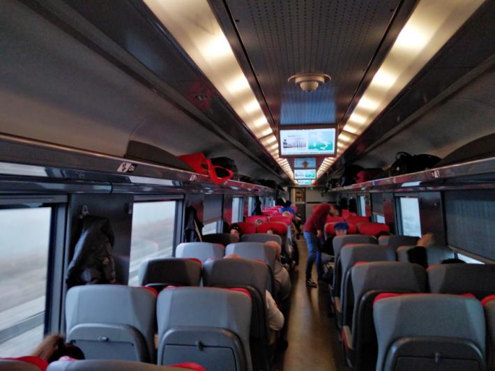 Capotreno difende una donna aggredita dal compagno e viene picchiato