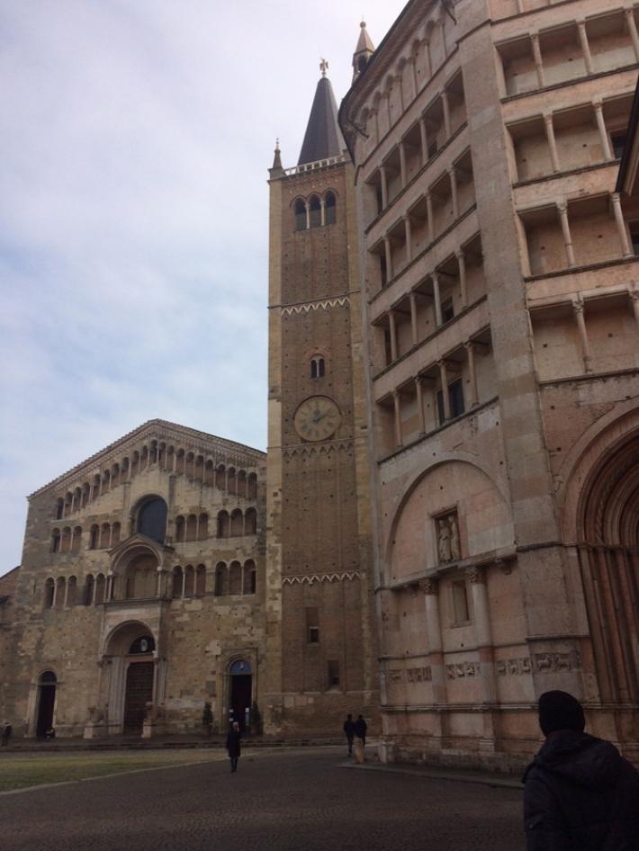 Venerd&igrave; ore 19.30: armato di spranga colpisce i portali di Duomo e Battistero. Rintracciato e denunciato