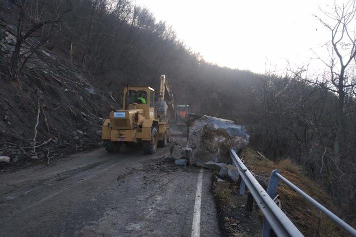 Massi pericolanti a Ravarano: oggi alle 13 Danilo Coppe li far&agrave; esplodere 