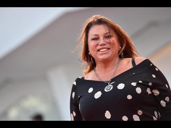 Non avrebbe pagato il conto: Serena Grandi a processo