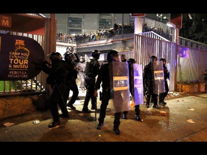 Barcellona-Real, 'clasico' senza gol. Ma con tanti  incidenti