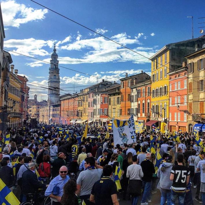 Giallo e blu sotto il cielo di Barriera Repubblica
