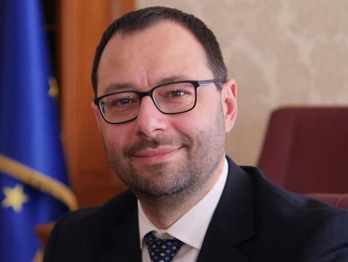 Patuanelli "Sei mesi per salvare Alitalia, ultimo tentativo"