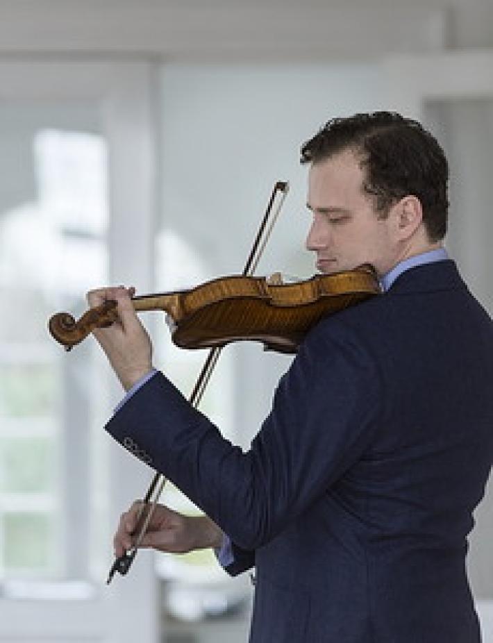 Il Capodanno della Toscanini &egrave; con il violinista e direttore Nikolaj Szeps (e con brindisi)