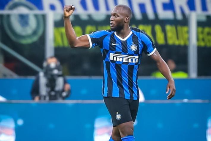 Poker al Genoa, l'Inter riprende la Juve in testa alla classifica