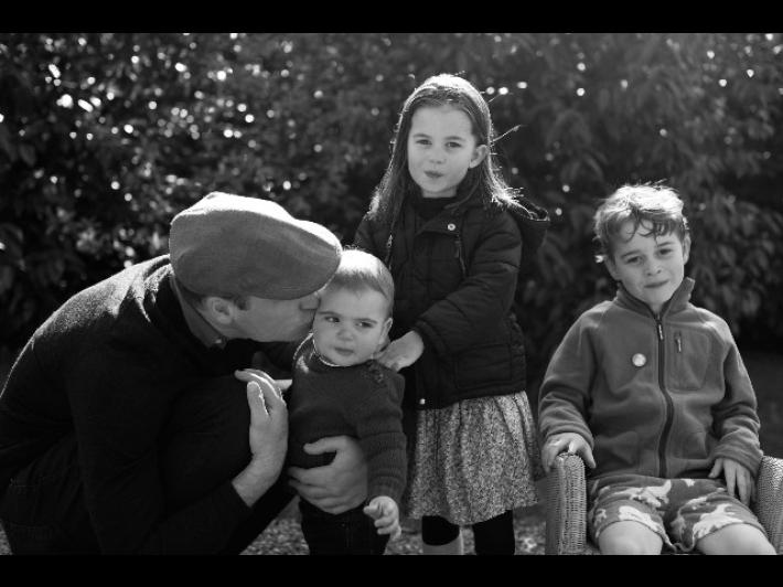 Natale: Kate pubblica le foto di Will e dei bimbi