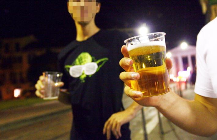 Capodanno: niente superalcolici e aperture prolungate per i negozi