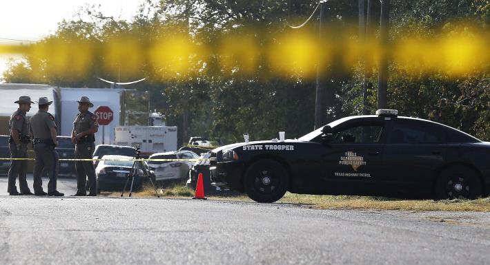 Una ragazza sbaglia auto in Texas, il proprietario spara: due cheerleader ferite, una &egrave; grave 