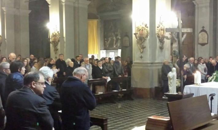 Coppini, folla commossa al rosario