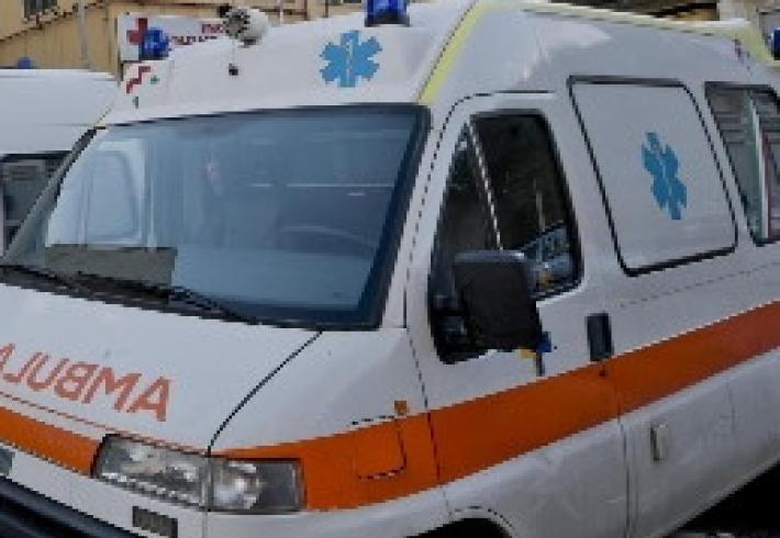 Travolto da un muletto, muore a 61 anni