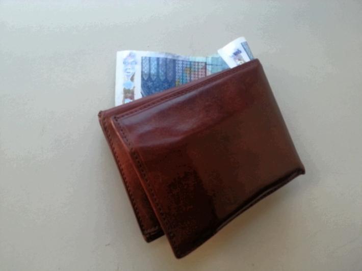 Trovano un portafogli con 950 euro e lo restituiscono