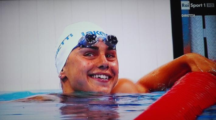 (Dopo l'oro di ieri) Giulia Ghiretti di bronzo con la staffetta 4x50 sl mista ai mondiali