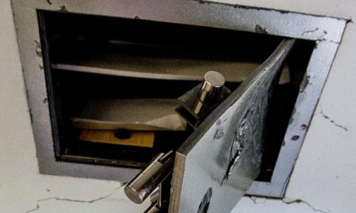 Rapina in villa, minacciato un ragazzo