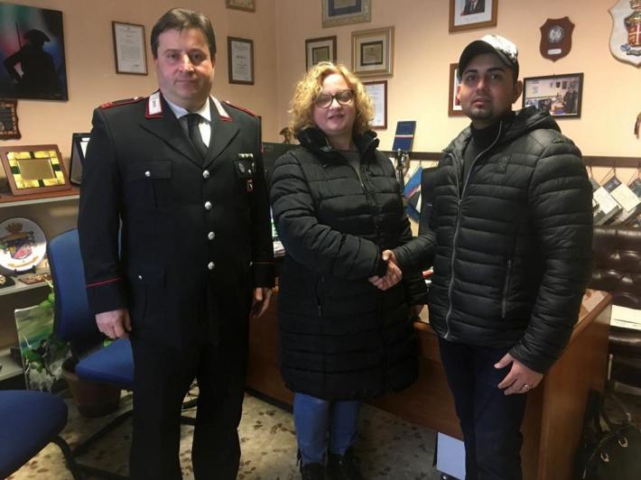 Roccabianca, trova 500 euro e li restituisce