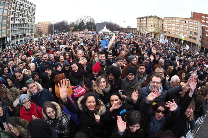Sardine, a Bologna 35mila in piazza