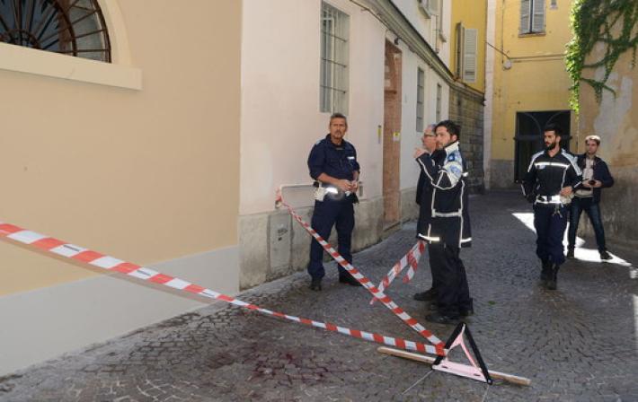 Donna in fin di vita: sospetti sull'uomo che ha chiamato i soccorsi