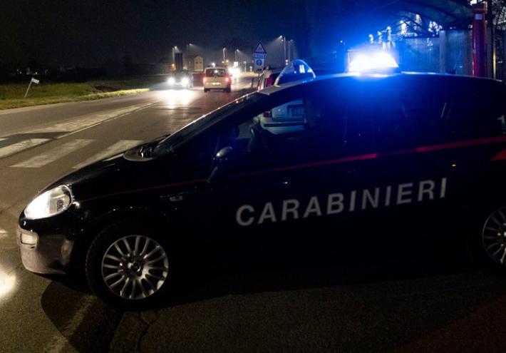 Codogno, 44enne ubriaca si schianta con l'auto contro la macchina ferma dei carabinieri