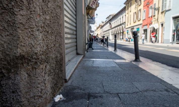 Via D'Azeglio si risveglia nel degrado