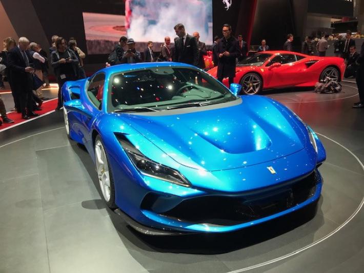 Con la villa o  la Ferrari, smascherati 237 furbetti con il Reddito di cittadinanza