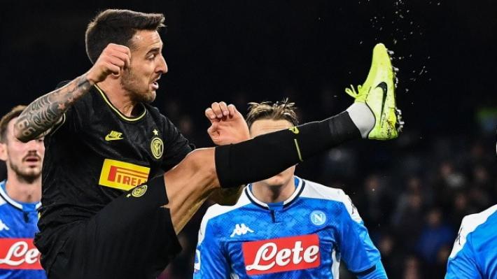 Scambio a centrocampo, dietrofront di Inter e Napoli