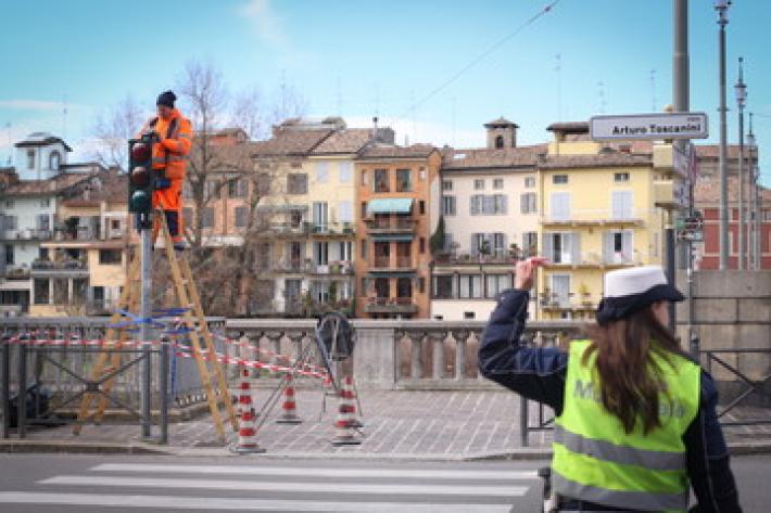 "Lavori in corso" al semaforo