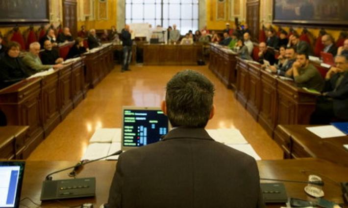 5 Stelle impantanati sul simbolo