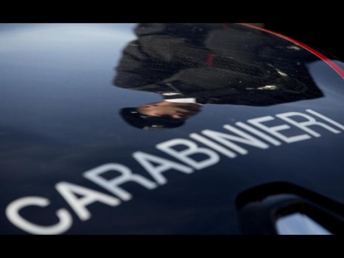 Abusi su minori in cambio di regali, prete arrestato a Genova