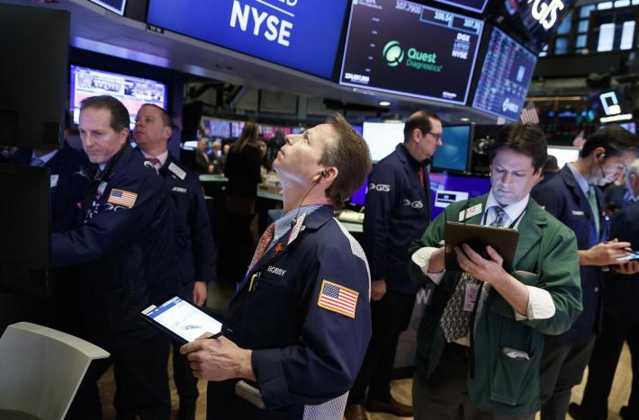 Tesla e Facebook battono le previsioni