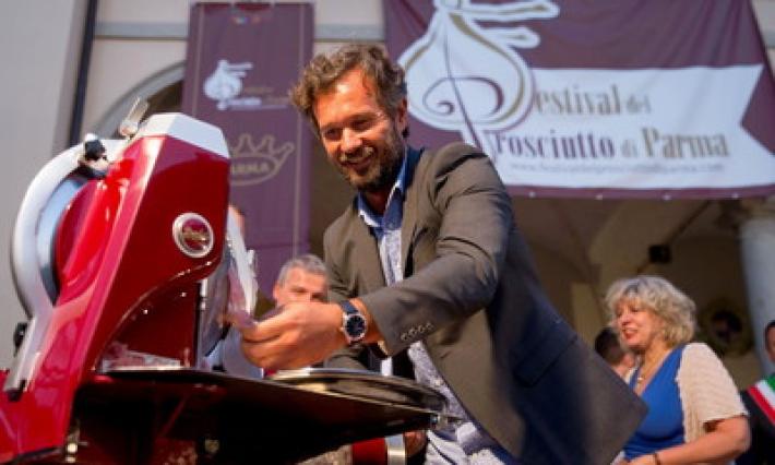 Festival del Prosciutto, la prima fetta &egrave; di chef Cracco