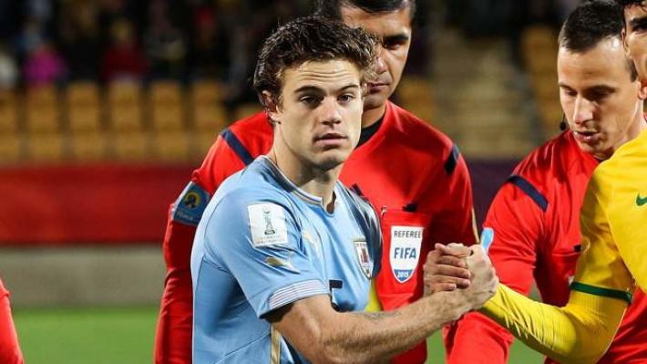 "Mandato di arresto a Nandez per violenza sulla ex compagna"