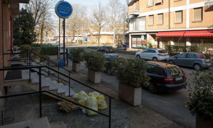 La bomba nella fioriera