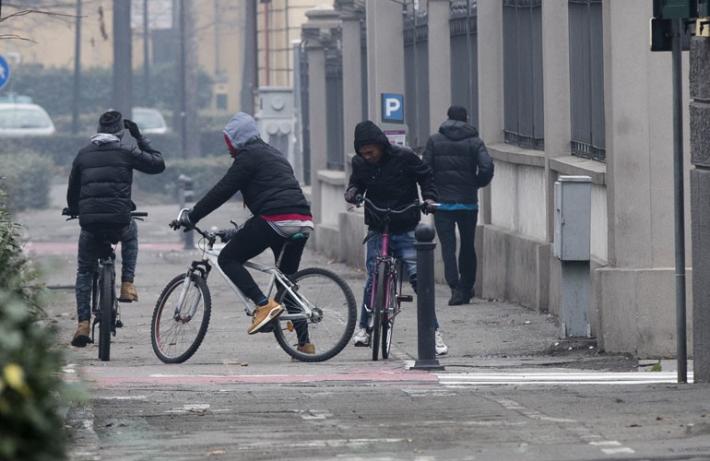 Droga, due arresti per  spaccio in viale Vittoria e uno al parco Ducale