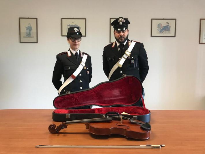 Dopo otto mesi i carabinieri ritrovano la viola e l'archetto rubati a San Polo