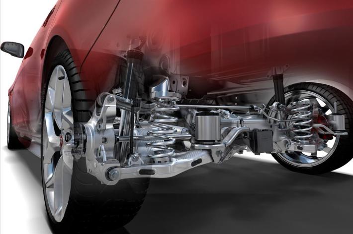 Jaguar XE, una cascata di alluminio