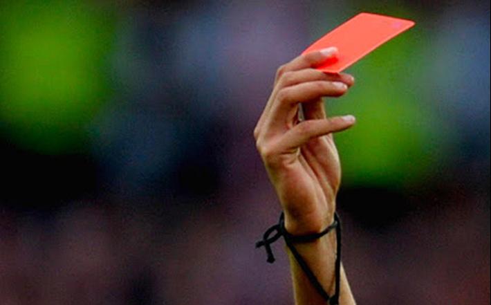 Minacce all'arbitro, il giudice squalifica l'intera squadra
