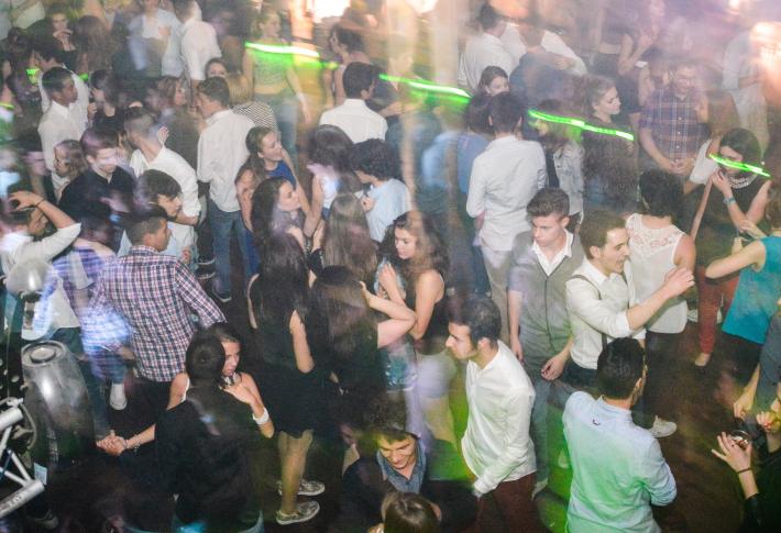 Musica troppo alta nel capannone &laquo;disco&raquo; di Pilastro: proteste