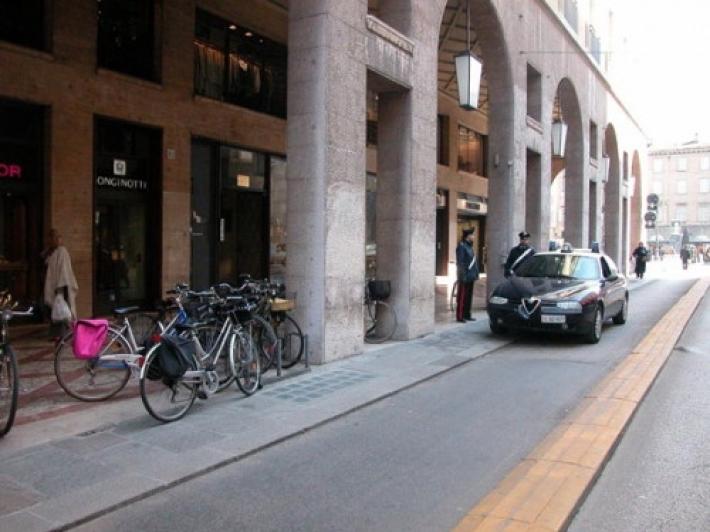 Furto e lite in via Mazzini: due arresti