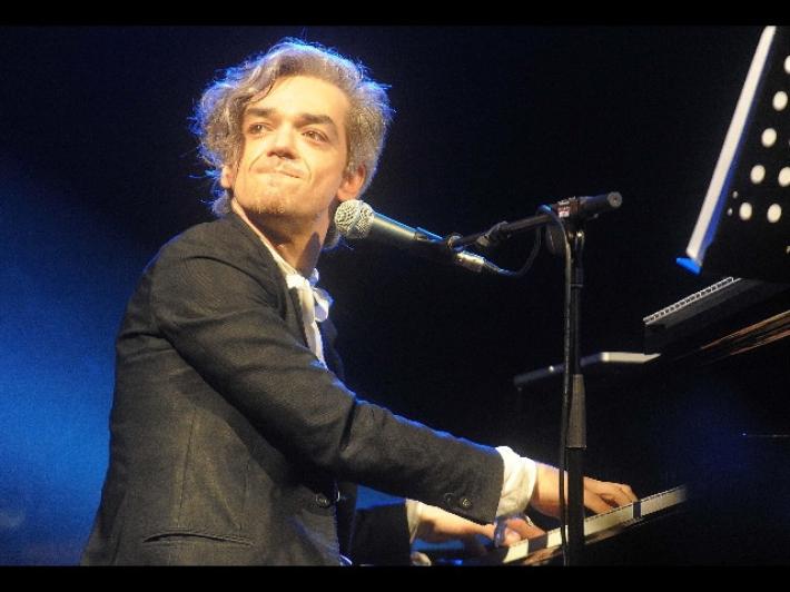 Morgan accusato di molestie e stalking: Warner Music interrompe il contratto con il cantante 