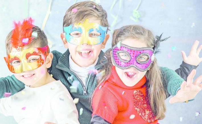 Sfilate, feste e concorsi: l'agenda di una domenica a tutte maschere e coriandoli