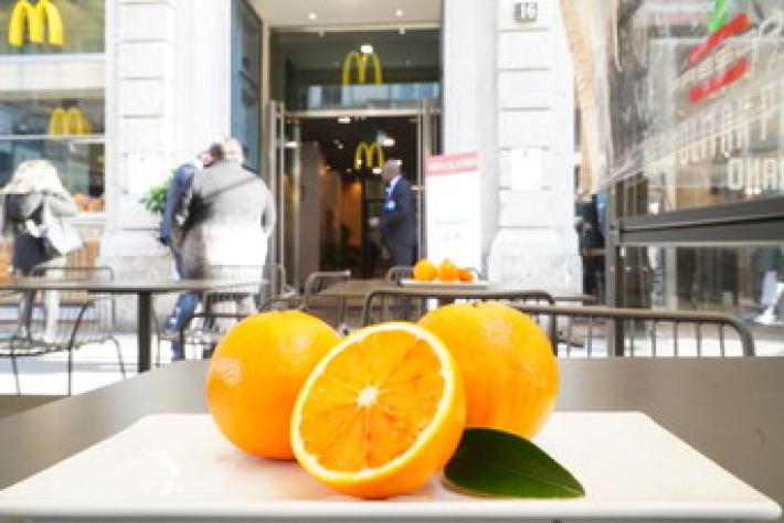 Nei McDonald's arrivano le spremute di arancia rossa siciliana