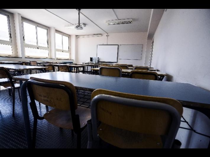 Bonaccini: 'Scuole, decidiamo domani. Musei, cinema, teatri: valutiamo una riapertura'.