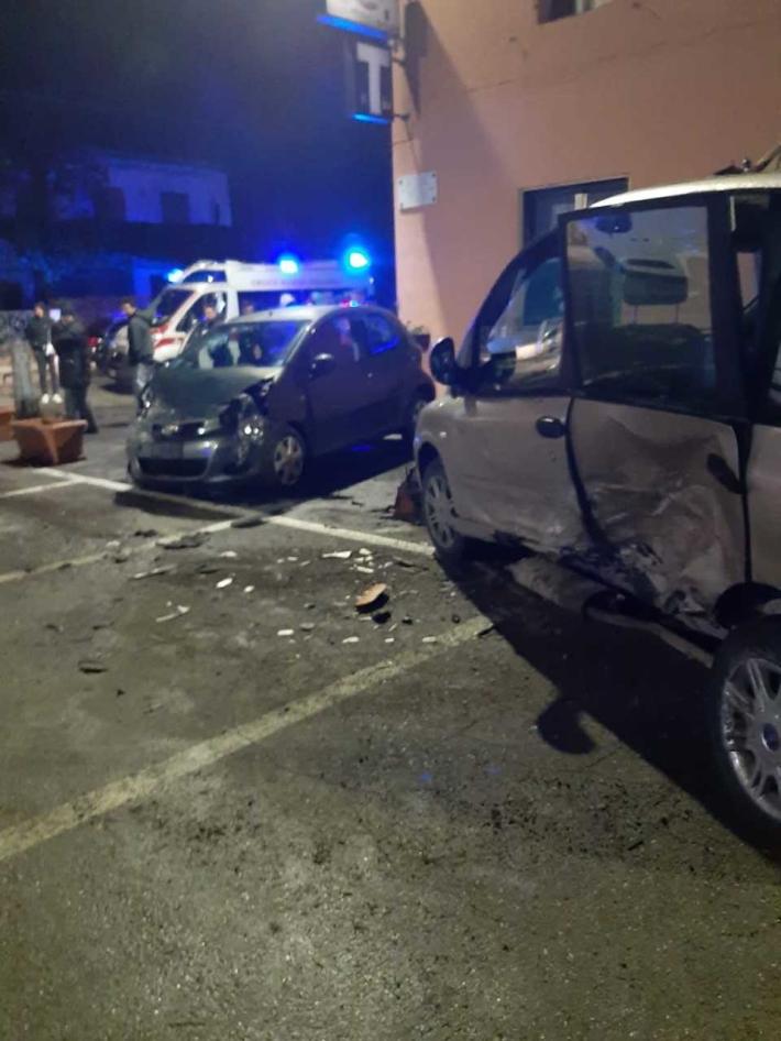 Scontro tra due auto a Carzeto: due feriti