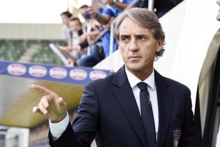 Mancini: "giocatori bravi e bel gioco per vincere gli europei"