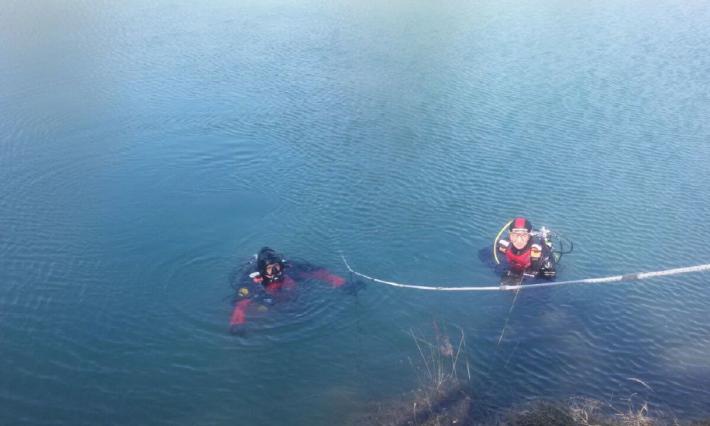 Versilia, pesca in mare delle anfore romane e le ributta in acqua 