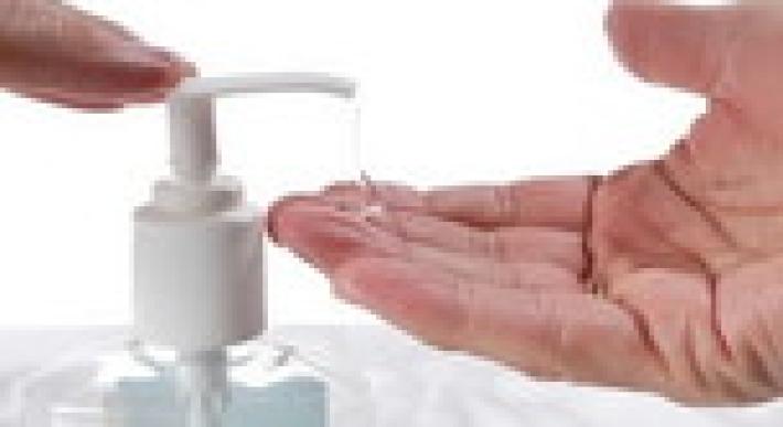 Il caro Amuchina  &laquo;Prezzi gonfiati&raquo; La rabbia dei lettori     